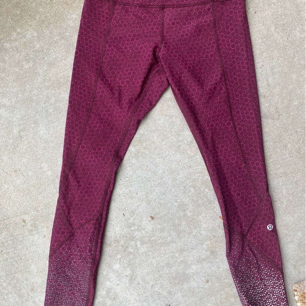 Lululemon Tight Stuff Reflective Tights 7/8 Scalloped Hem Size 8